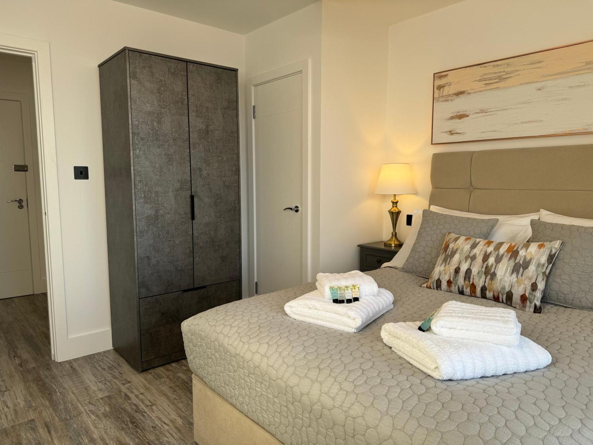 Apartment Elegant One Bedroom Swindon